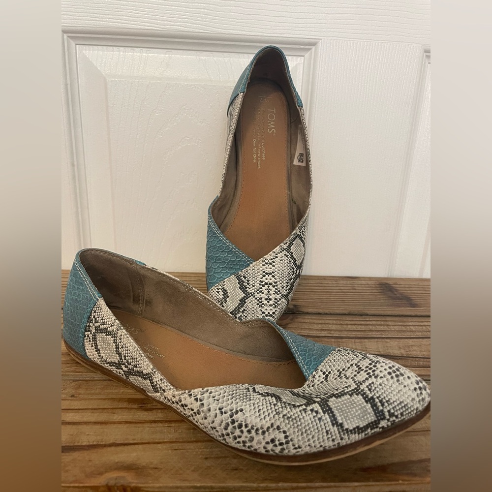 Toms slip on